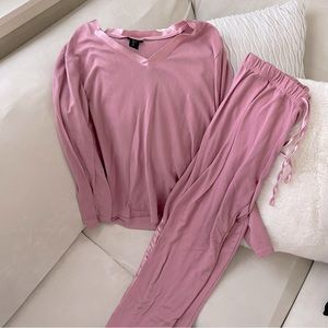 TAHARI pink pant + long sleeve matching pajama set